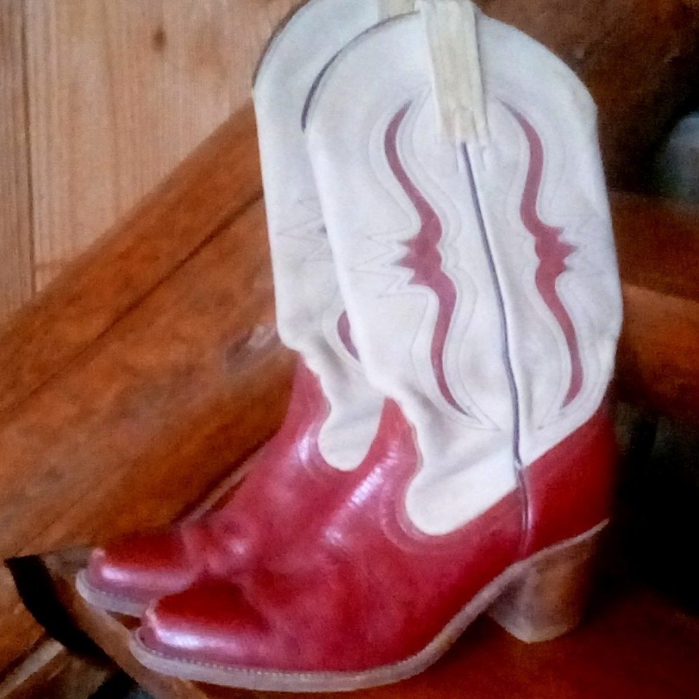WOMEN'S COWBOY BOOTS